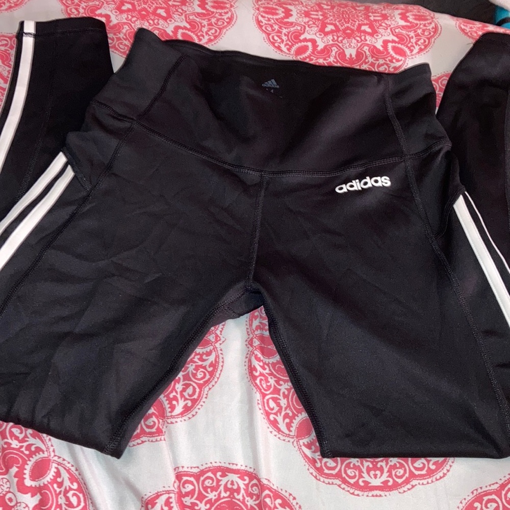 Woman’s Black Adidas Leggings!🖤🤍